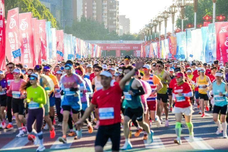 跑出热爱！361°携手唐马见证四冠诞生，专业科技赋能城市奔跑精神