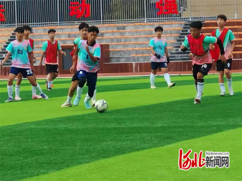 新乐市第二实验学校勇夺该市中小学校园足球联赛初中组冠军