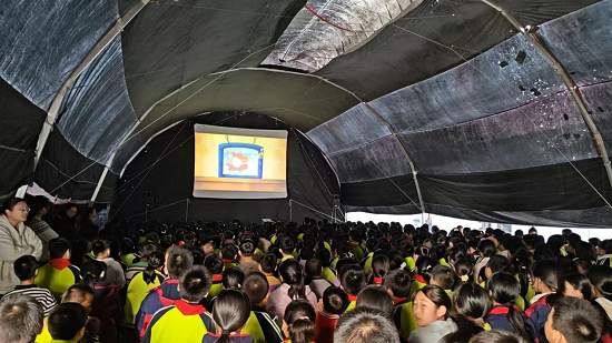 莒南县绣针河小学开展优秀电影进校园活动