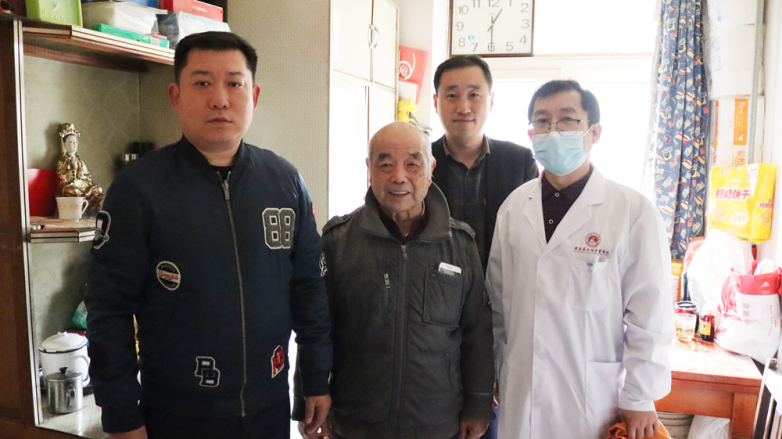 重阳敬老送温暖 中医关怀暖人心 药王传中医医院开展重阳慰问孤寡老人及困难户行动