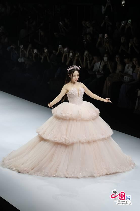 春夏上海时装周：她们优雅演绎“缪斯协奏曲”