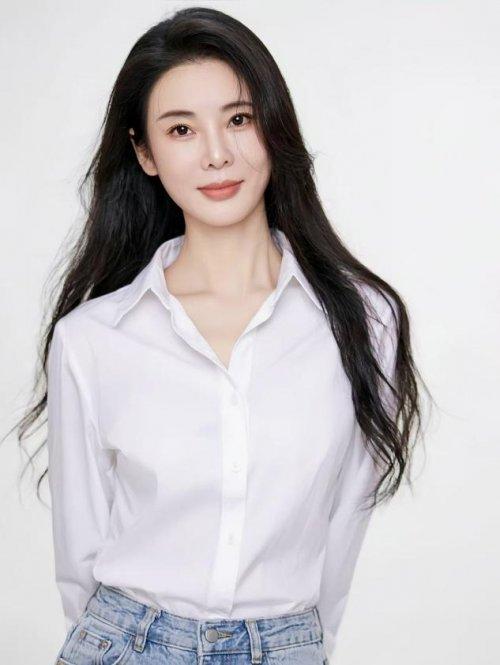 《泼辣厂花》：以柔克刚的年代短剧，谱写女性独立觉醒之歌