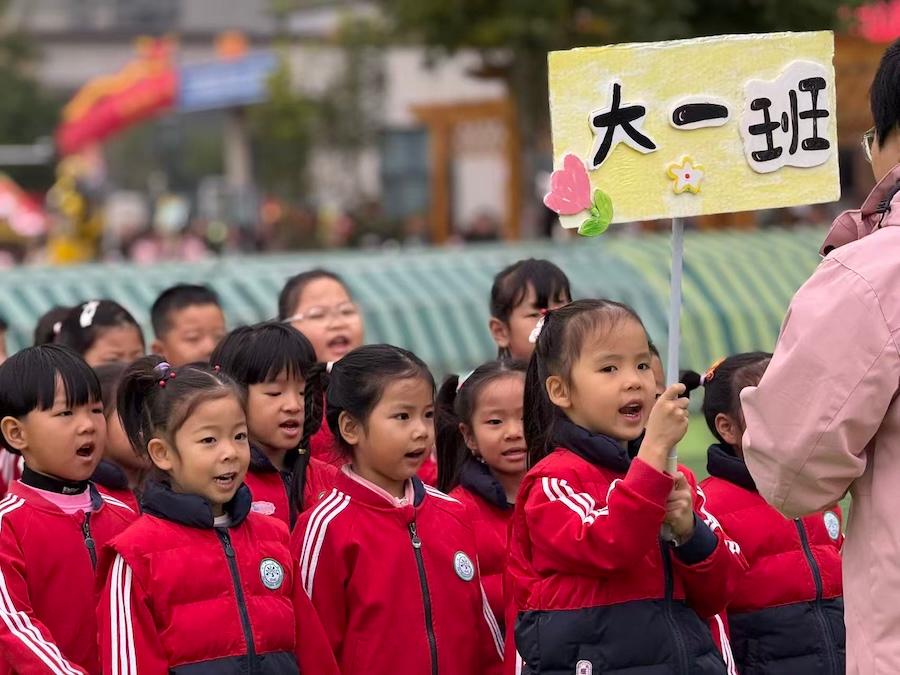 济南市槐荫区清澜幼儿园运动会活力开启，大黄蜂惊喜现身引爆全场