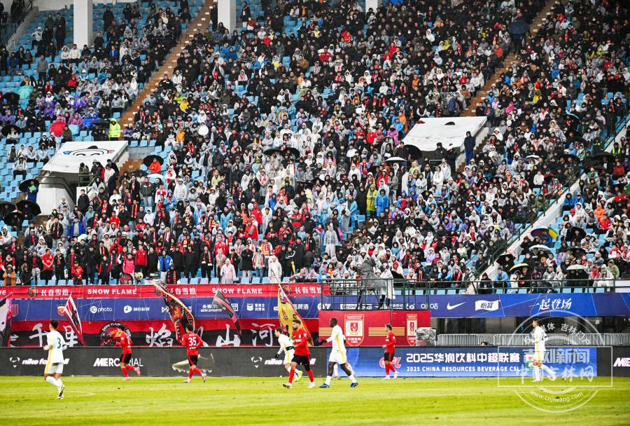 吉镜头丨雨中鏖战 长春亚泰0比4不敌北京国安