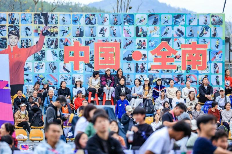 完美收官：2025年全国青少年U系列攀岩联赛（江西全南站）举行