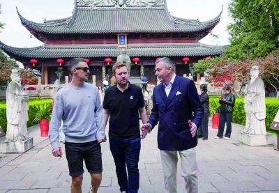 江苏南京：金陵挥杆，斯诺克球员触摸千年文脉