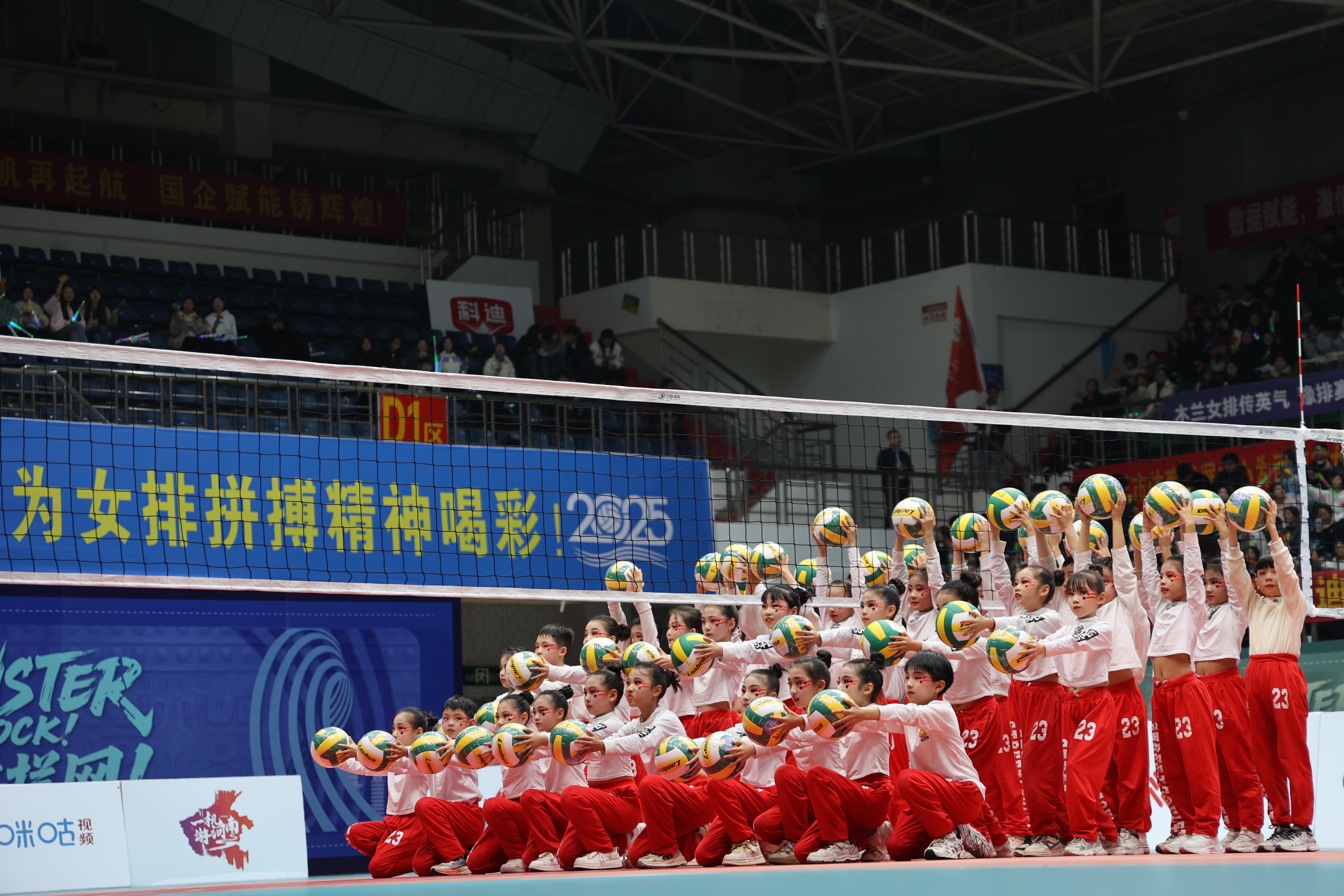 航空港VS“花木兰”上演立冬鏖战，豫排联赛热力十足！