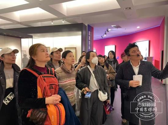 感悟艺术力量 凝聚奋进共识 省音协、省广电艺协走进“人民必胜——中俄美术作品展”