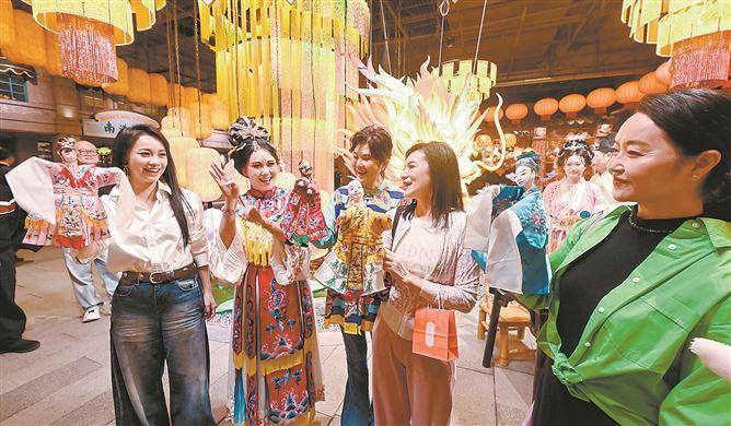 电影工作者们走进企业一线、深入特色景区 感受厦门创新活力和闽南文化魅力