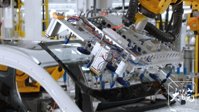 2025网聚美好安徽｜记者探访奇瑞“超级工厂”：全自动高速生产线，智能科技感满满