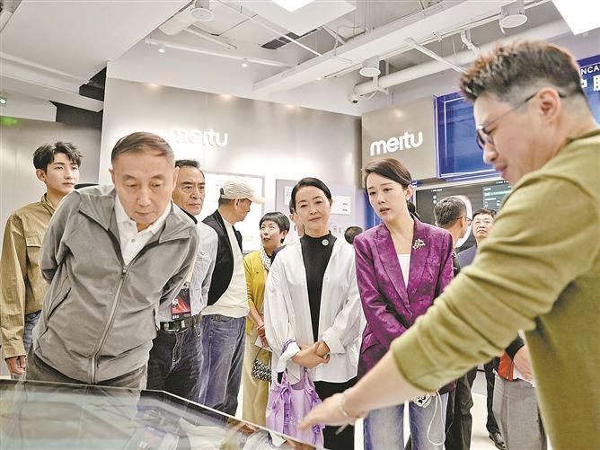 2025年中国金鸡百花电影节电影工作者走基层惠民活动走进美图公司