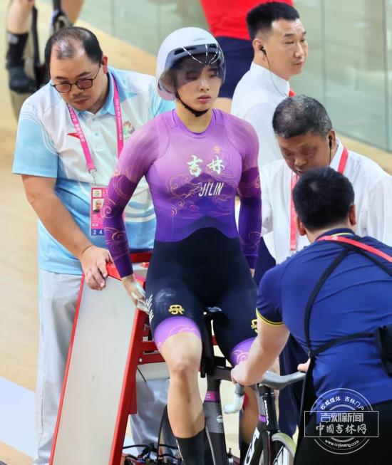 聚焦十五运｜厉害！点赞！苑丽颖全运会场地自行车破全国纪录夺冠