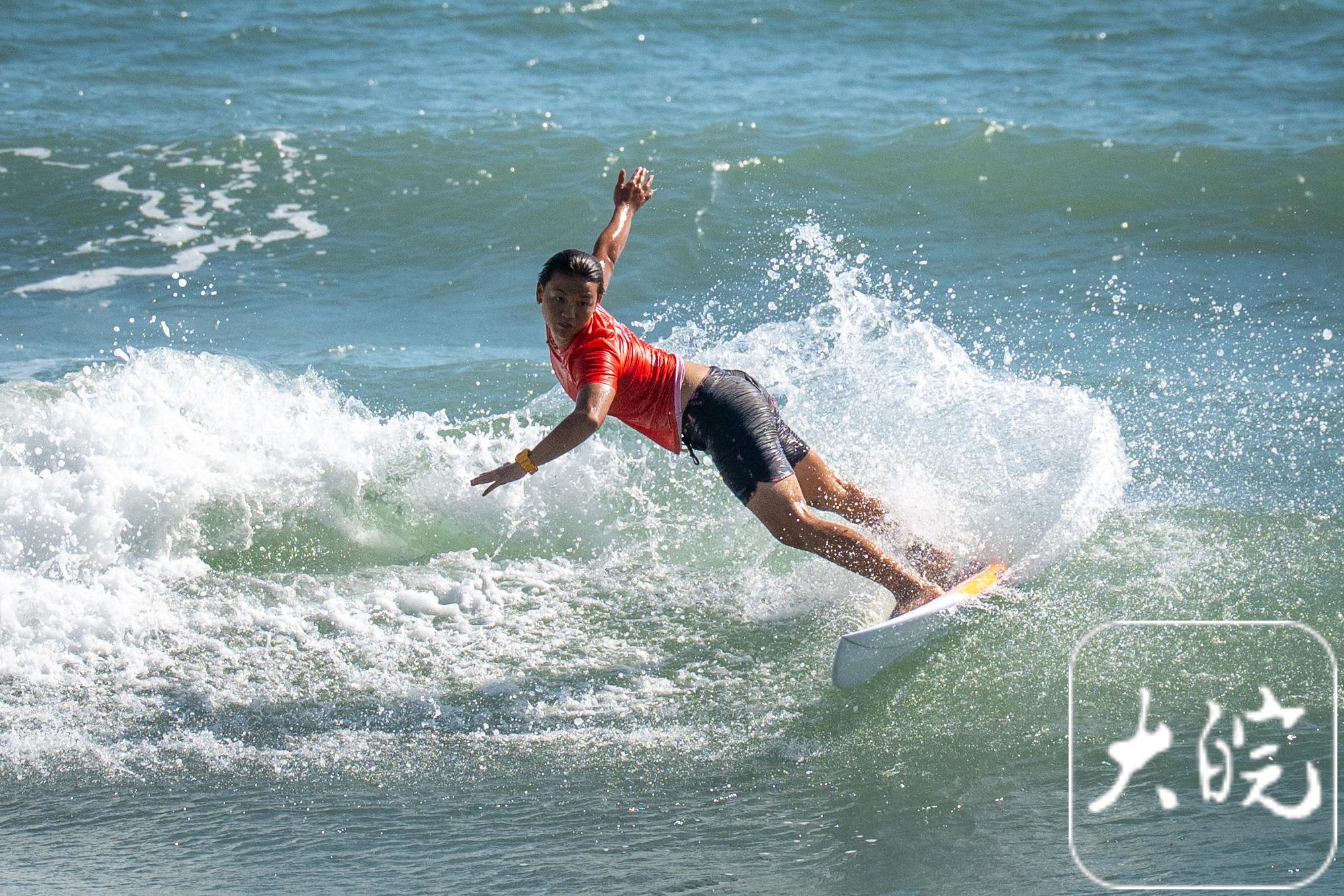 中国首位冲浪奥运资格选手杨思琪全运会夺冠