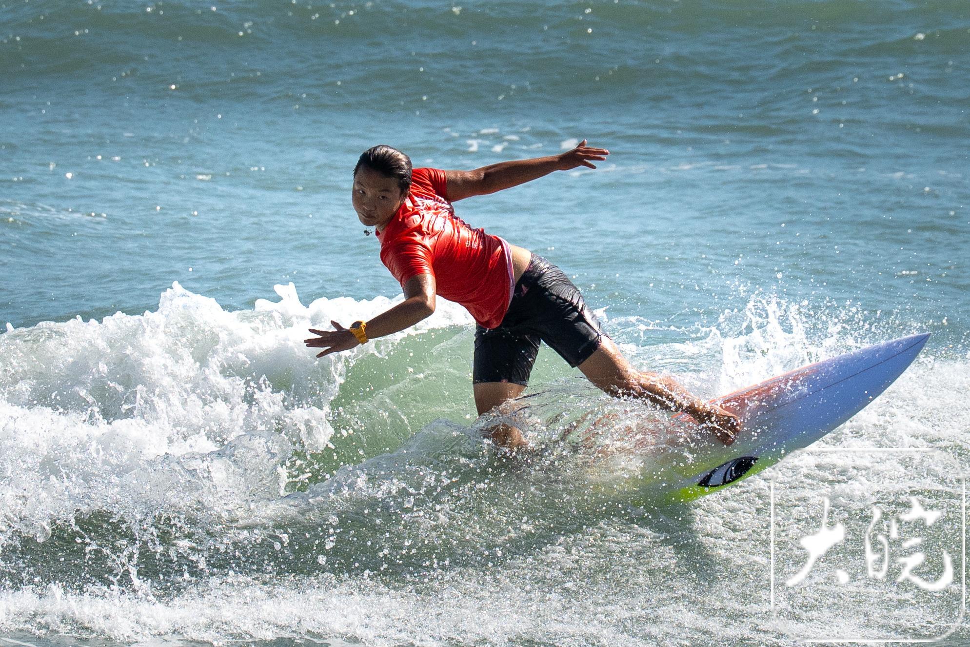 组图｜全运会冲浪项目“踏浪而去”