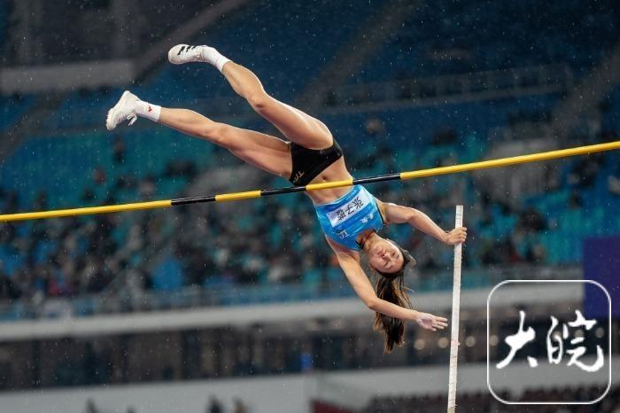 全运会安徽张子璇女子撑杆跳摘铜