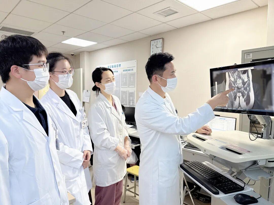 10岁男孩莫名腿腰痛，肾脏免疫科团队识破生长痛“假象”，精准诊断为幼年特发性关节炎