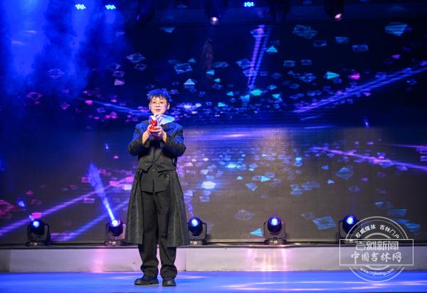 冰雪魔法燃爆周末！ 《雪王的盛宴》首演座无虚席，孩童欢呼盼更多人来打卡！