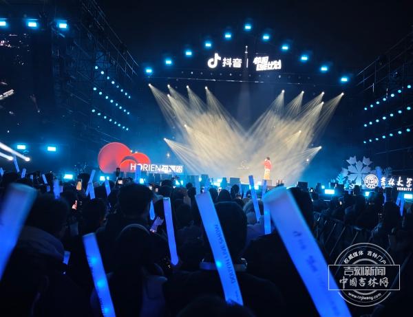 东北首秀！抖音校园LIVE计划·吉林大学站嗨翻 胡夏要吃食堂铁锅炖