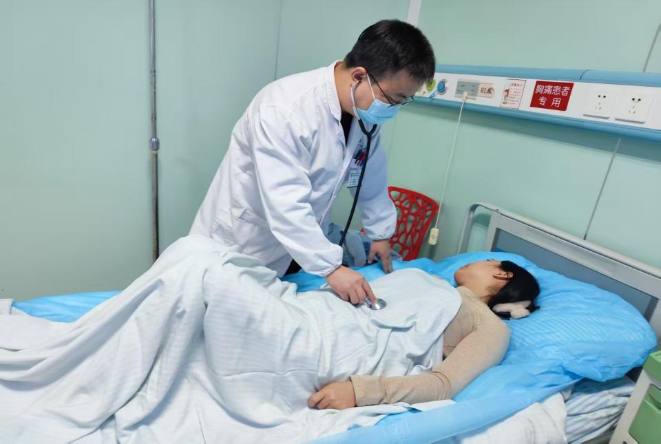 餐餐大闸蟹，突发急性肠胃炎——医生提醒：美味不可过量