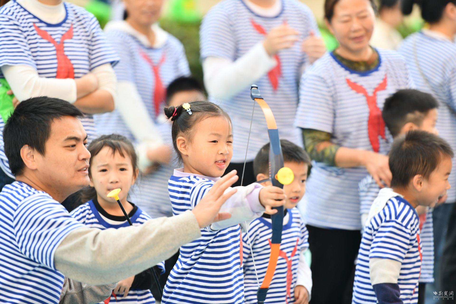 穿越三国当“英雄” 凤凰苑幼儿园亲子活动“历史”味浓