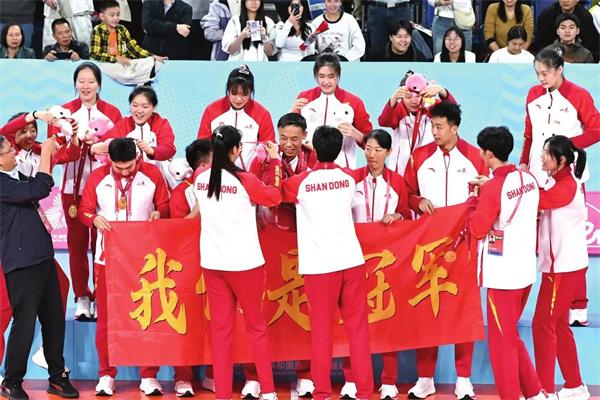 金牌背后的双重担当——记者专访山东U20女排冠军教头、烟台老乡李岩龙