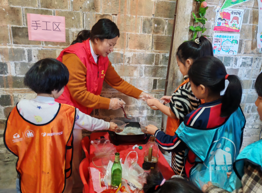 上饶市广丰区横山镇：巧手包清汤 童心传非遗