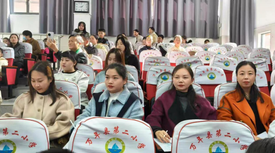 万年县第二小学成功举办独舞风采展示赛?