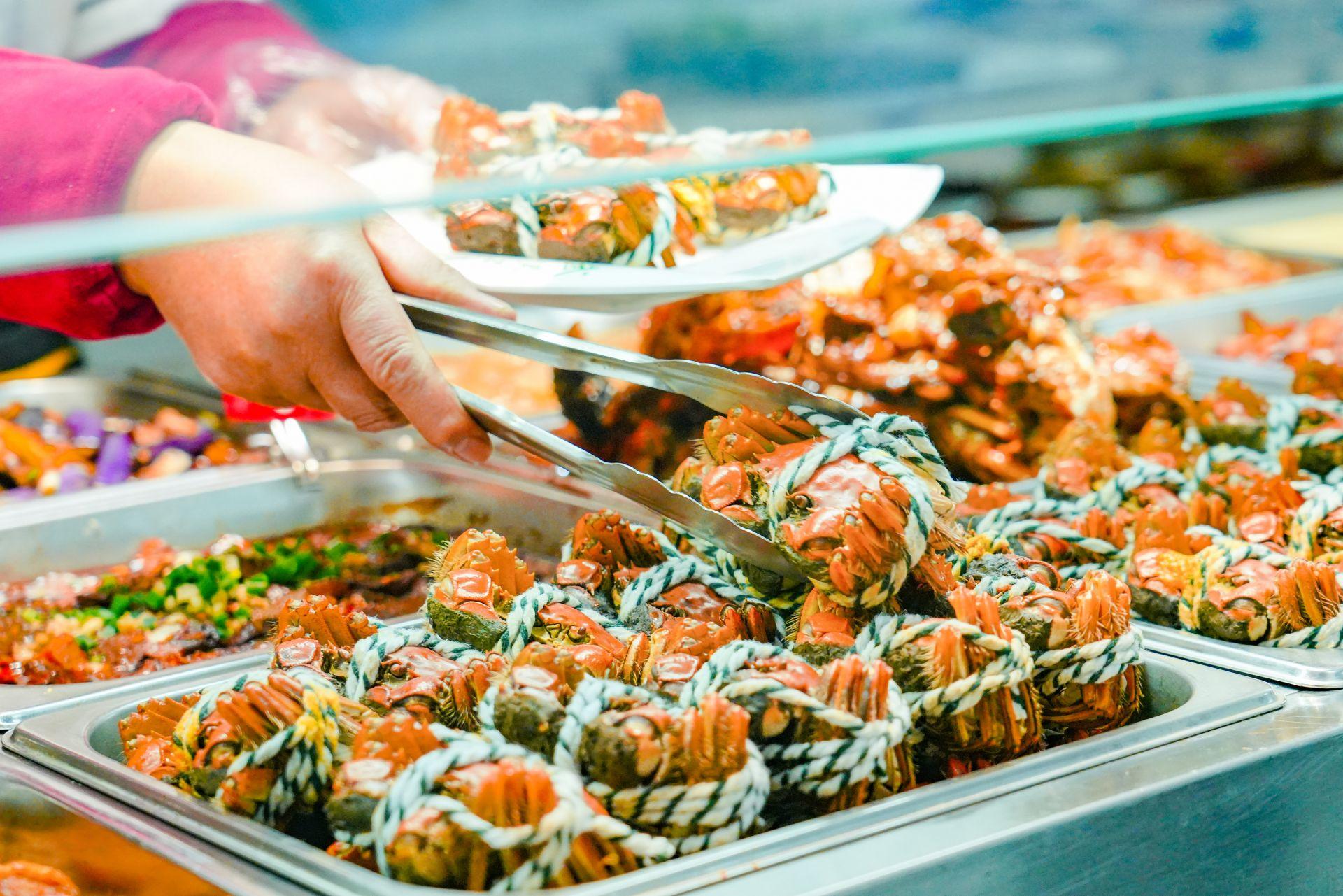 8.8元一只不限购！武汉工商学院师生餐厅暖心上线螃蟹