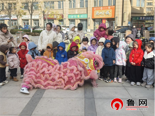 德州天衢新区长河街道泰和社区开展“百万大学生进社区”文艺汇演活动