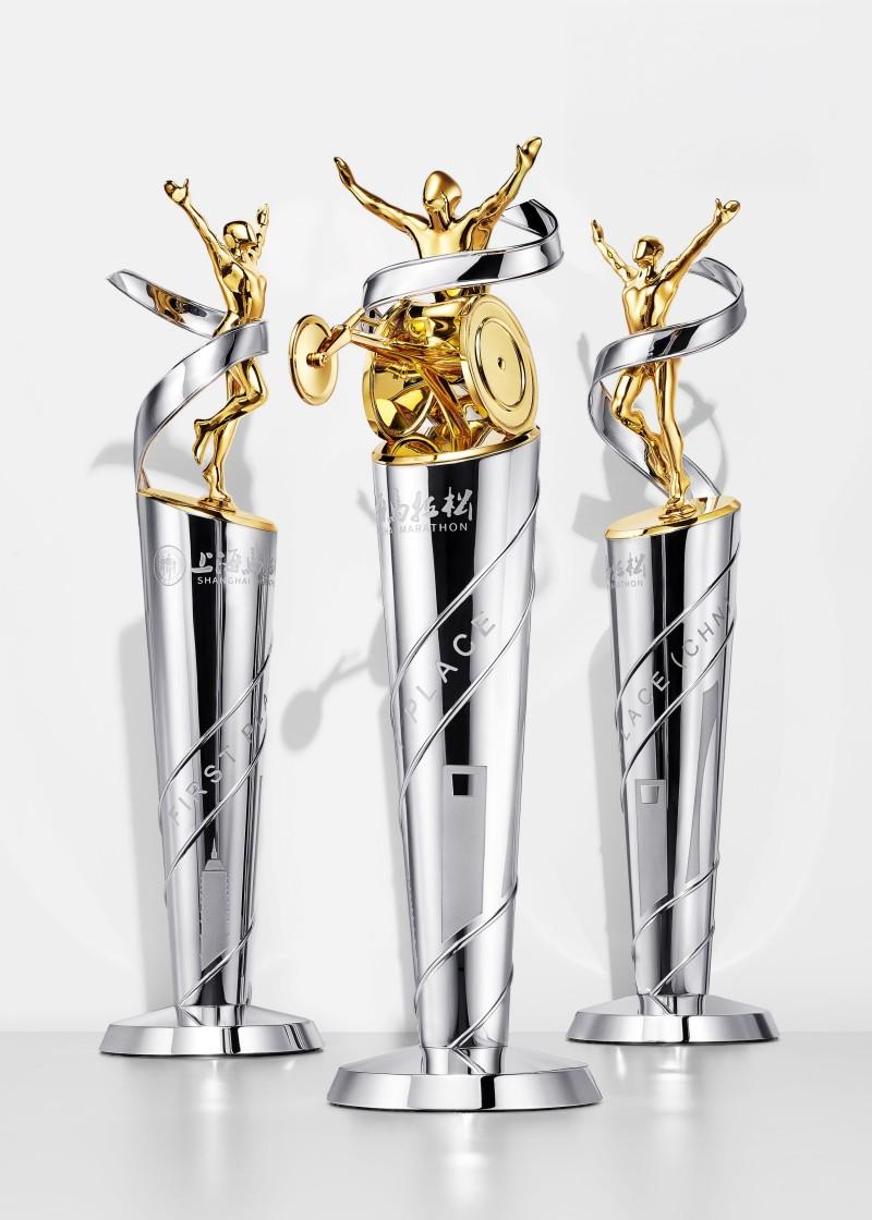 蒂芙尼为上海马拉松赛事打造奖杯与奖牌