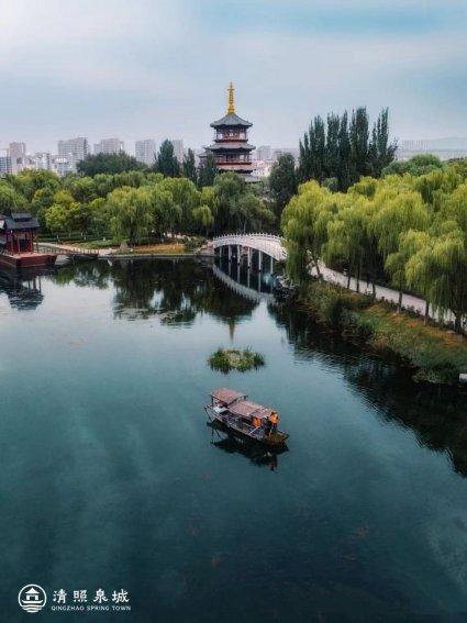 央视两大顶流，为清照泉城·明水古城“神仙同框”！