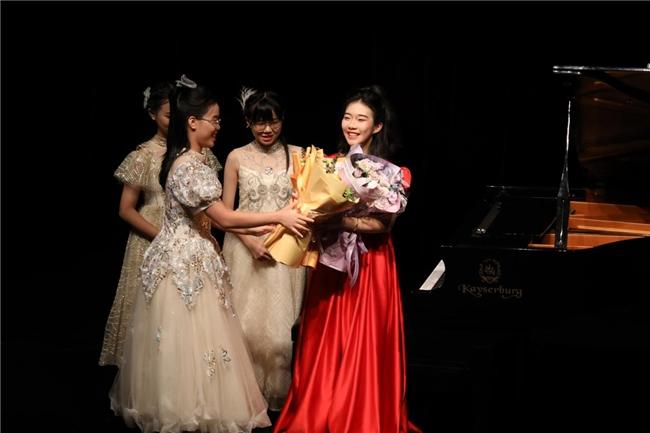 青年钢琴家李昕昱2025全国巡演完美收官