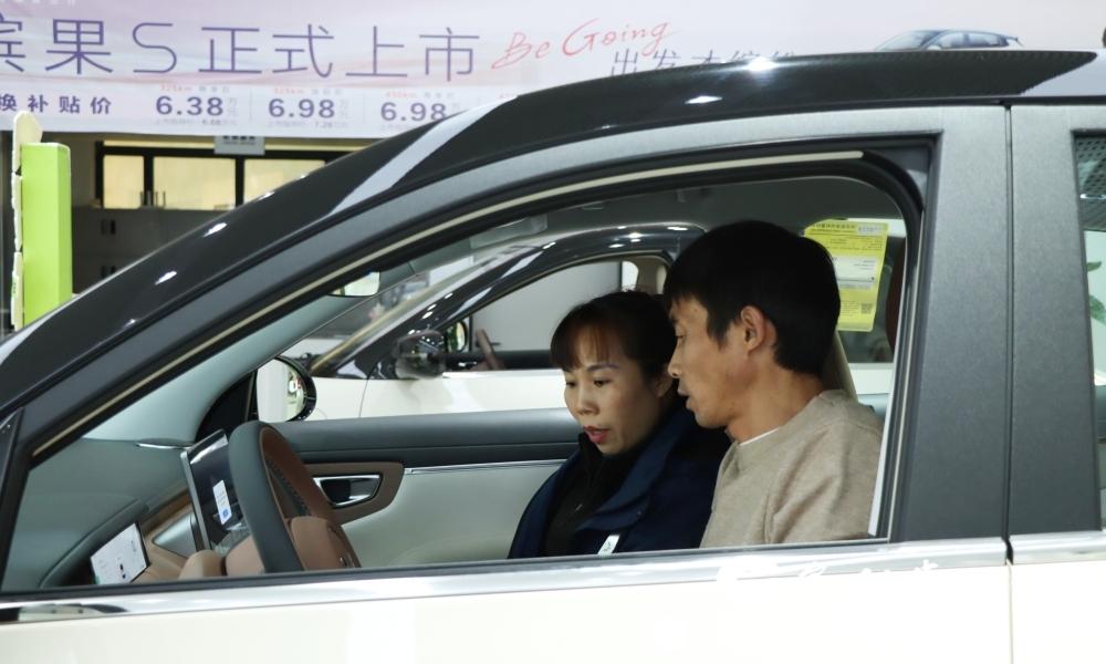 国补省补政策叠加 桐梓新能源汽车销售“热”力全开