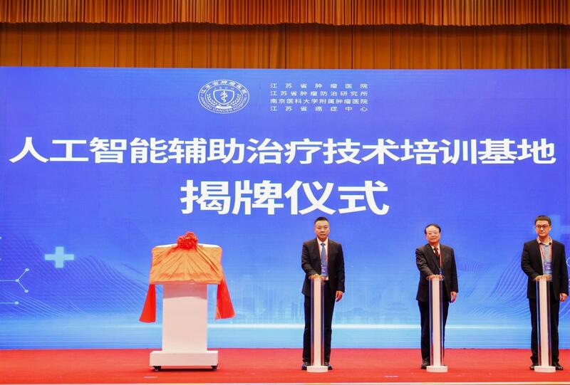 医生掌舵，手术机器人“挑大梁” AI与信息技术助力医工结合