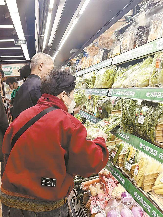 “霜打菜”争鲜上市 多来自湖北、江苏等地