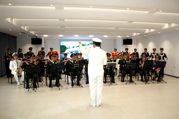 烟台市退役军人艺术团军乐团推出原创管乐合奏曲《欢乐的港城》 奏响港城幸福新篇章