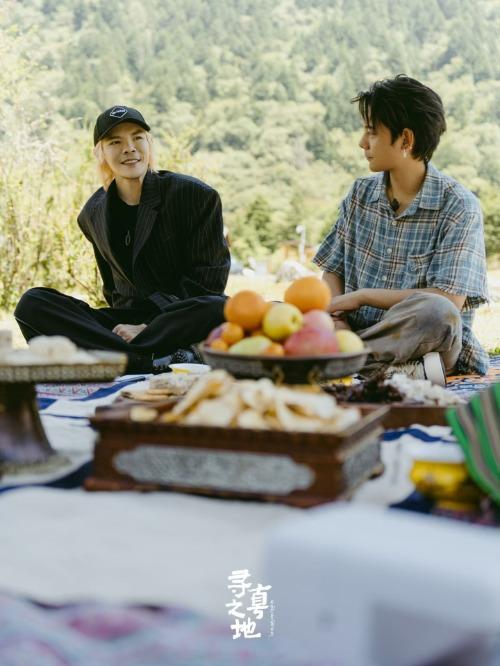 纪录片《寻真之地》幕后：丁真练了五年普通话，与向佐是“小孩”间的双向奔赴