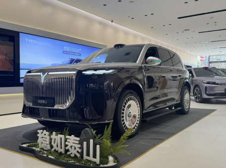 探店实录|还没正式上市订单就爆了？岚图泰山到底凭什么敢叫板“9系”天花板？