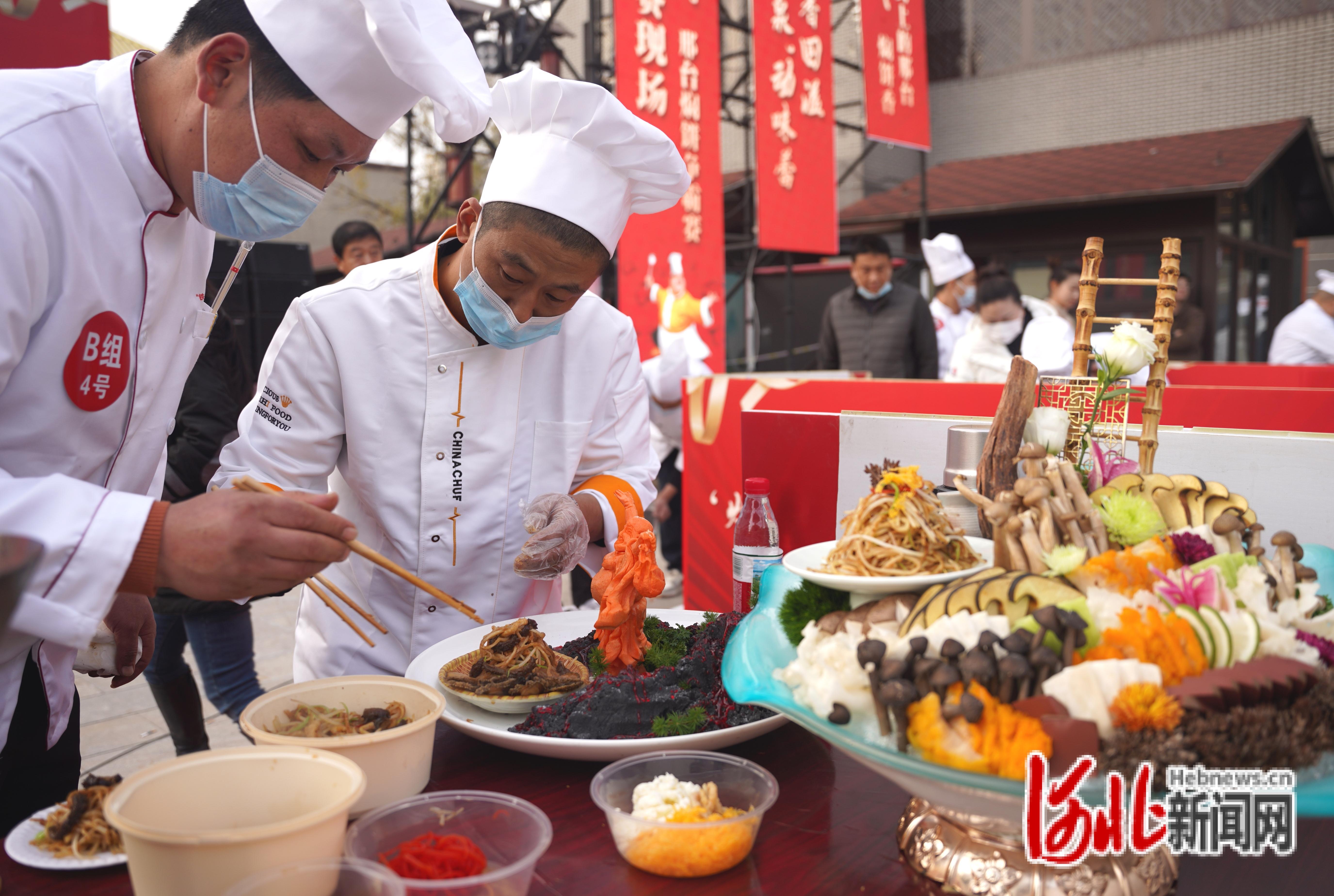 邢台“铁牛杯”焖饼大赛在好南关广场举办