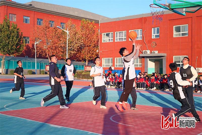 燃动青春 石家庄自立中学篮球赛热力开赛