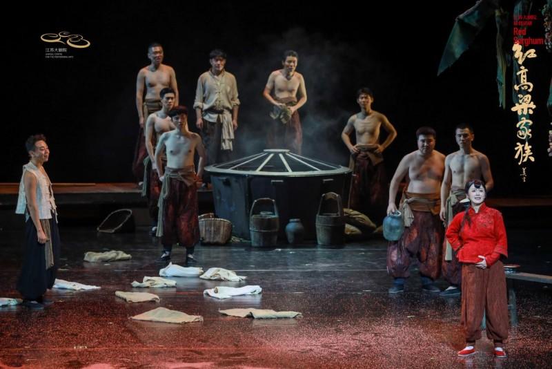 话剧《红高粱家族》登陆南通，再现民族精神与生命史诗