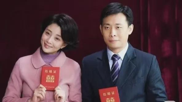 二婚带儿子嫁小6岁影帝张译，18年被宠成宝，钱琳琳有什么魅力?